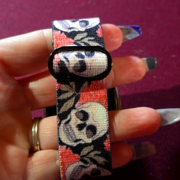 Fitbit Versa 4 - Picture 2 of 3